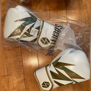 New 12oz Boxing gloves
